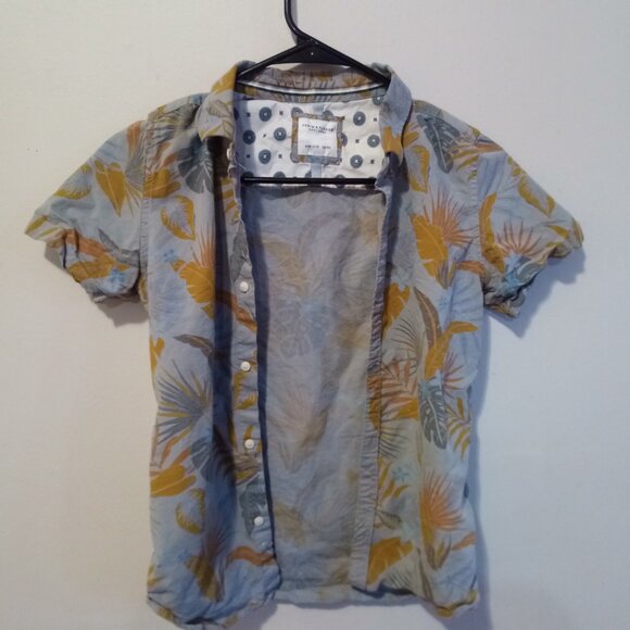 Boy’s Floral Button-Down Shirt (Size 11-12) - Gently Used - Picture 2 of 3